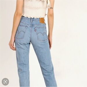 Levi’s Wedgie Straight Ankle Jean